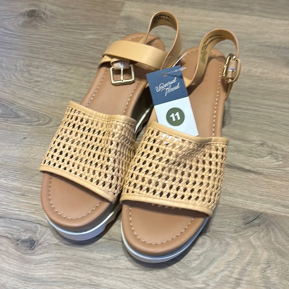 Target - Women’s 11 - NWT - Universal Thread platform sandals